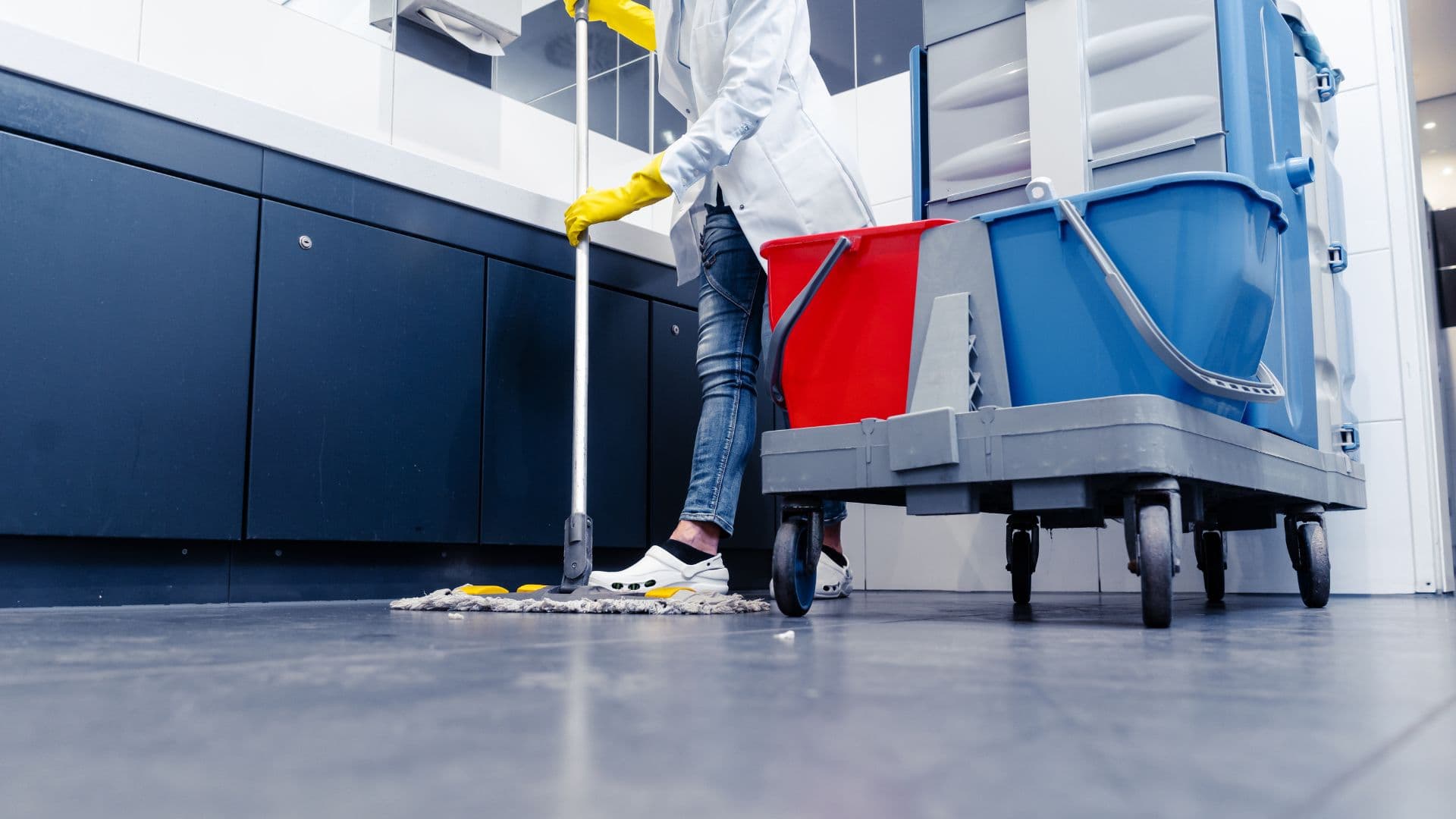How Professionals Clean Office Bathrooms